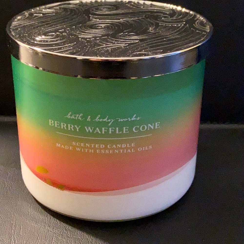 NEW: BERRY WAFFLE CONE 3 Wick Candle Candle Bath & Body Works Summer Ice Cream